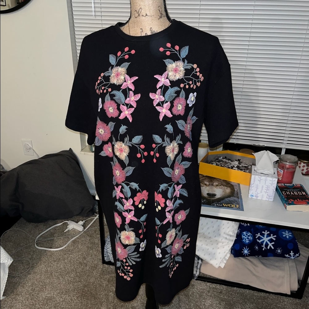 Zara M black short sleeve midi dress